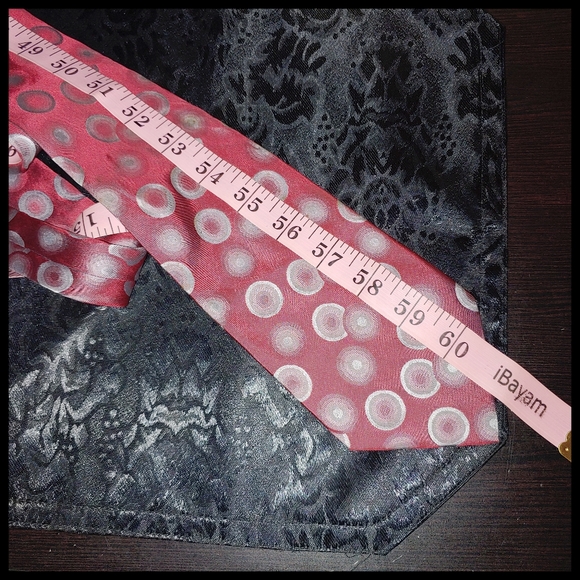 Dockers Cranberry Tie Concentric Circles - Picture 2 of 5